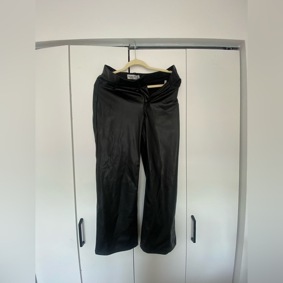 NEVER WORN ABERCROMBIE CURVE LOVE VEGAN LEATHER 90s RELAXED PANT - XTRA SHORT - Picture 3 of 4